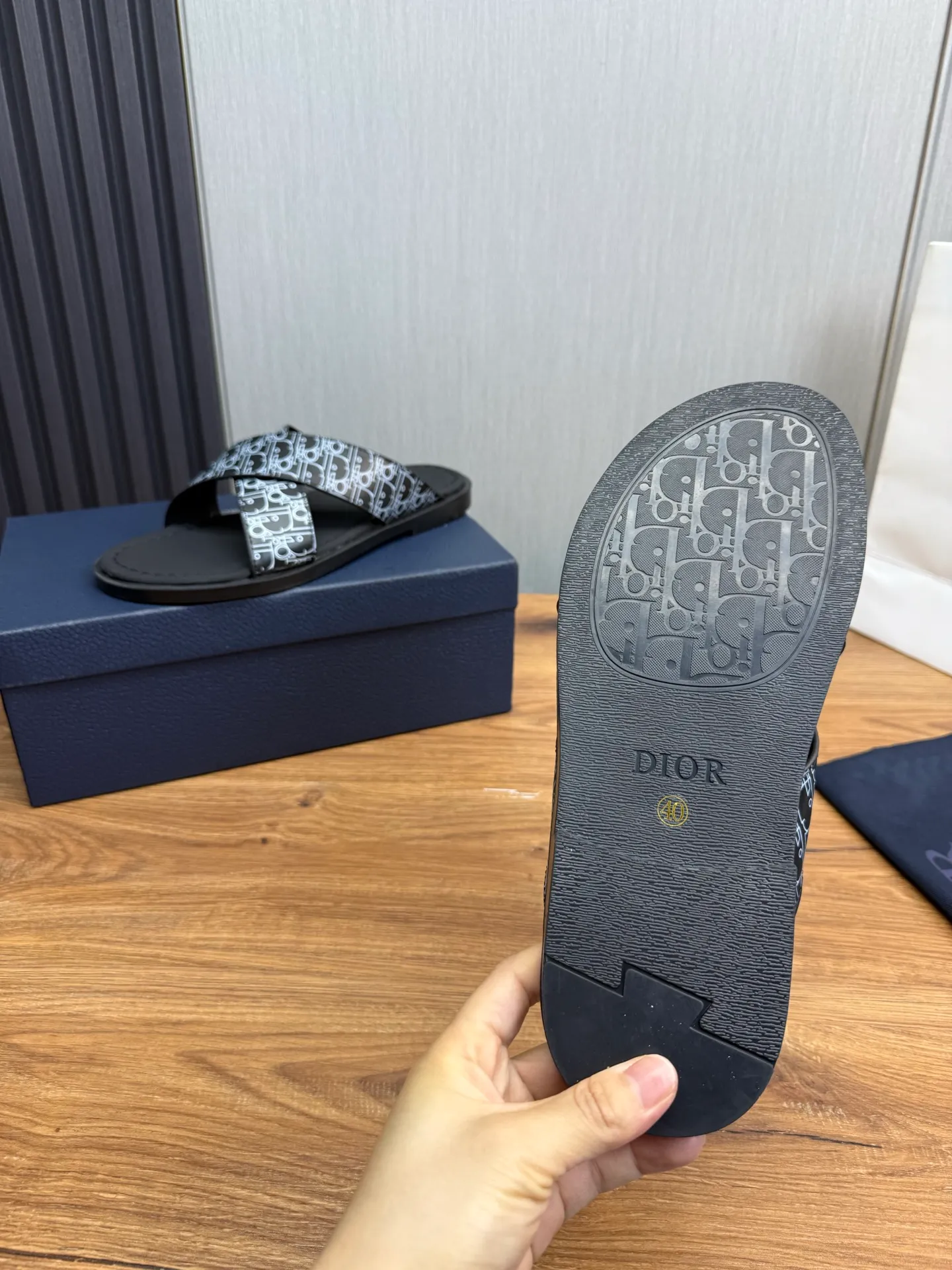 Men's shoes 💰300💰 Dior. Popular slippers hot sale 🔥 Available all year round ✅ Original original material 🩴 SIZE: 38-46 (45.46 non-refundable)